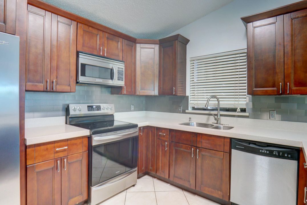 Active With Contract: $2,500 (3 beds, 2 baths, 1348 Square Feet)