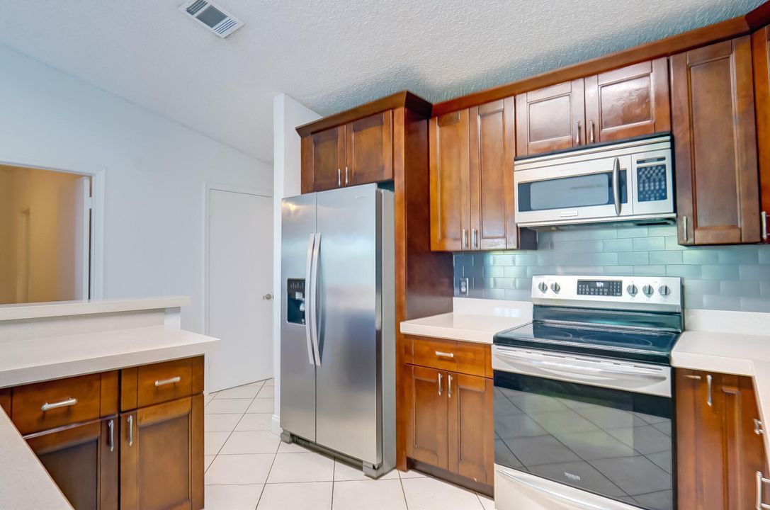 For Rent: $3,000 (3 beds, 2 baths, 1348 Square Feet)