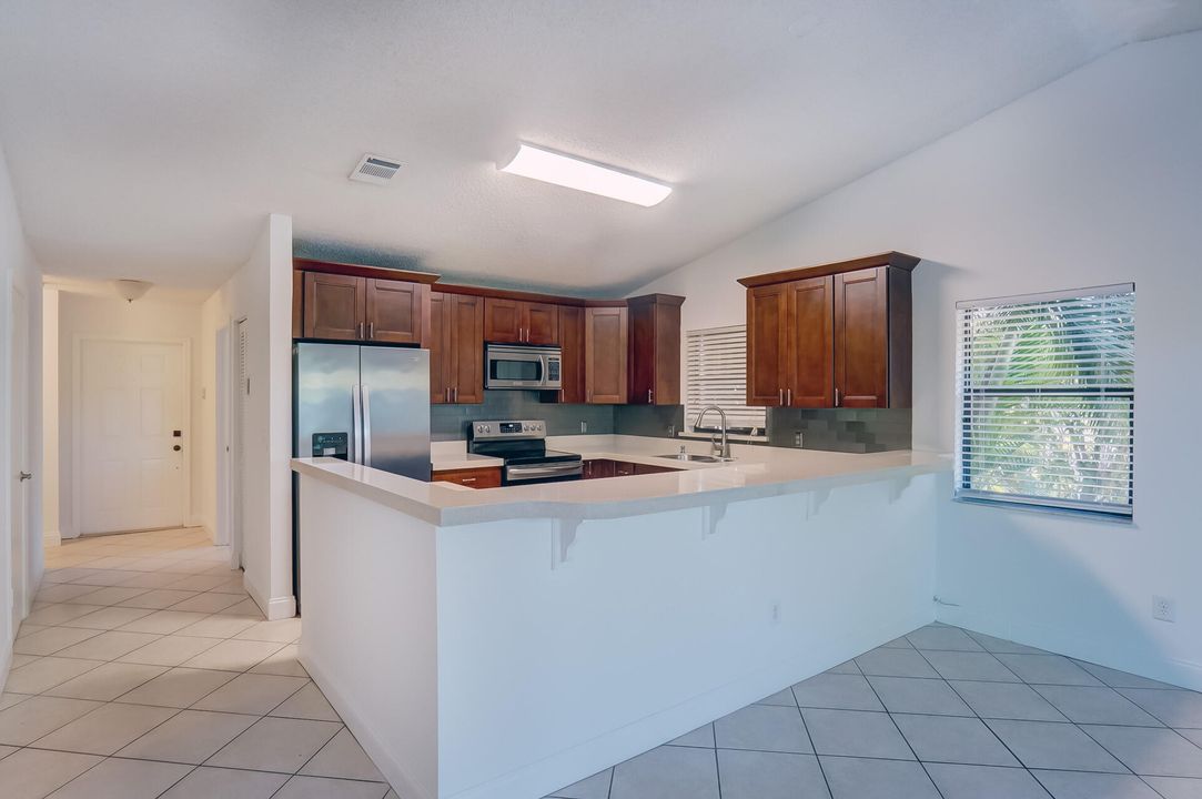 Active With Contract: $2,500 (3 beds, 2 baths, 1348 Square Feet)