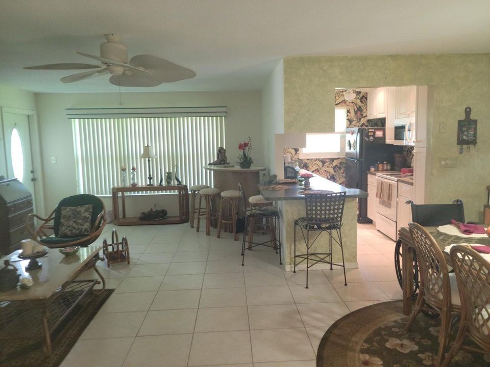 For Sale: $149,000 (1 beds, 1 baths, 966 Square Feet)