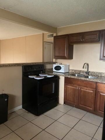 For Sale: $138,000 (2 beds, 1 baths, 734 Square Feet)