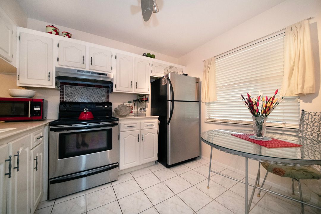 For Sale: $115,000 (1 beds, 1 baths, 662 Square Feet)