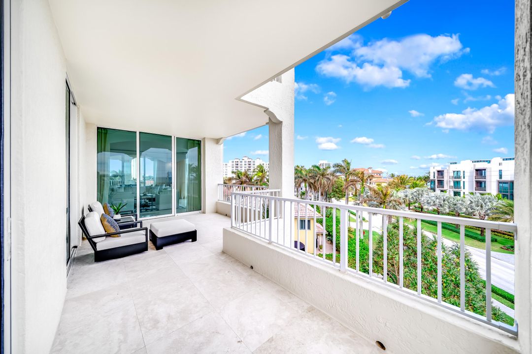 Active With Contract: $2,350,000 (3 beds, 3 baths, 2661 Square Feet)