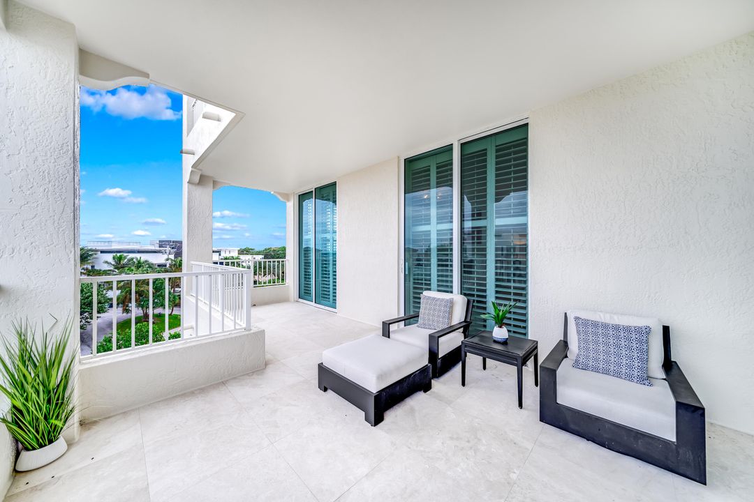 Active With Contract: $2,350,000 (3 beds, 3 baths, 2661 Square Feet)