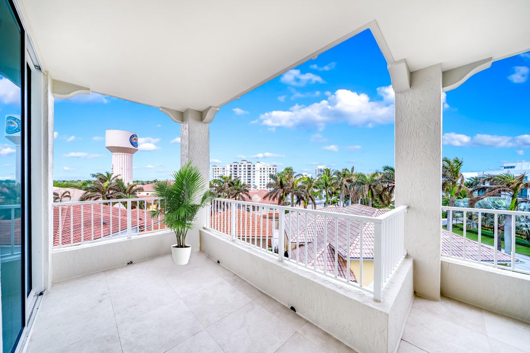 Active With Contract: $2,350,000 (3 beds, 3 baths, 2661 Square Feet)