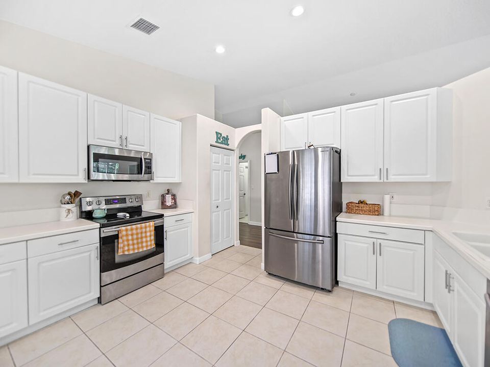 For Sale: $569,000 (3 beds, 2 baths, 1827 Square Feet)