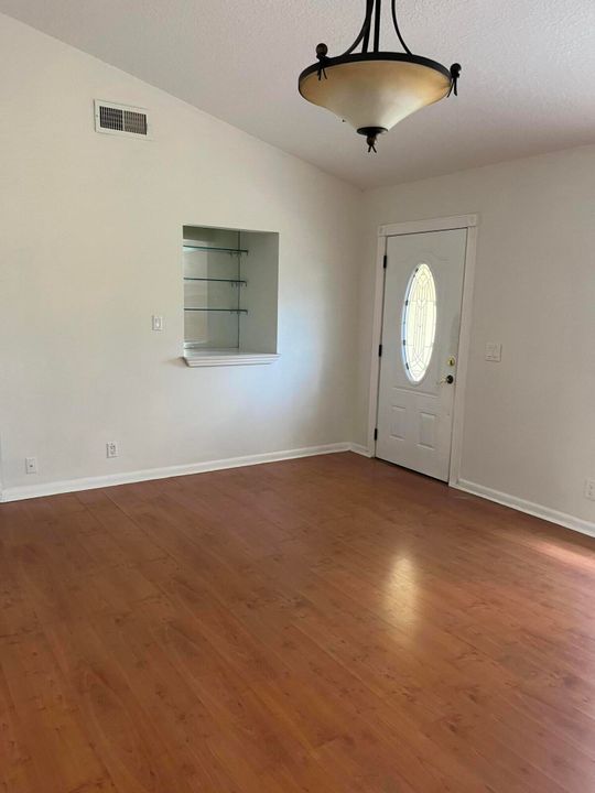 For Rent: $3,500 (3 beds, 2 baths, 1571 Square Feet)