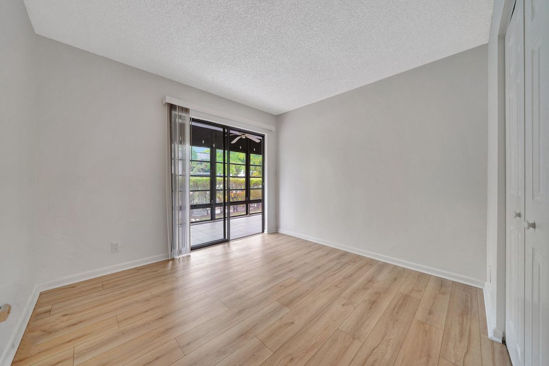 For Sale: $194,300 (2 beds, 2 baths, 976 Square Feet)