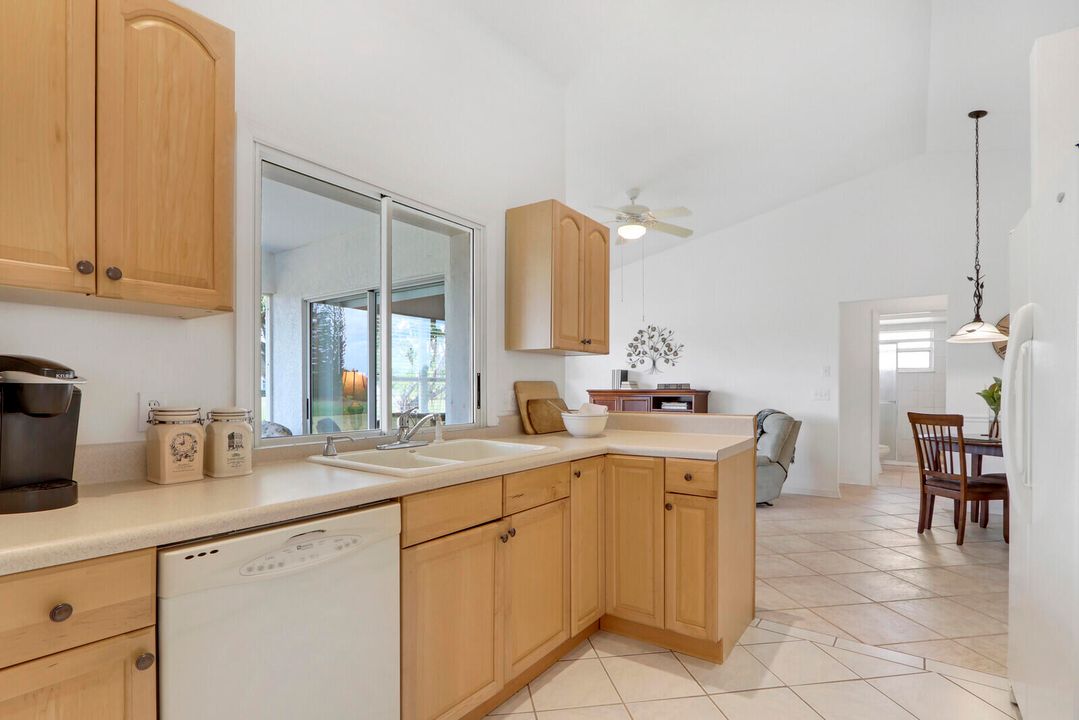 For Sale: $350,000 (3 beds, 2 baths, 1530 Square Feet)