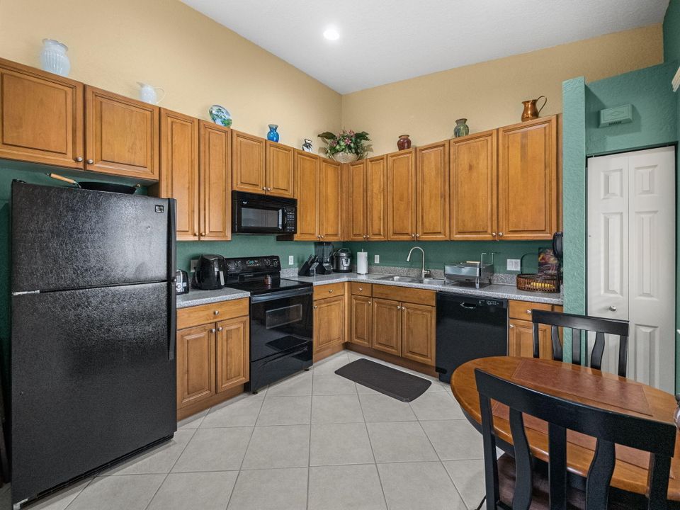 For Sale: $429,900 (2 beds, 2 baths, 1209 Square Feet)