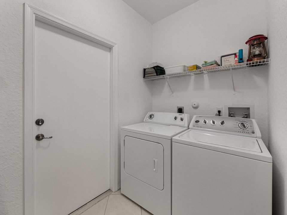 For Sale: $429,900 (2 beds, 2 baths, 1209 Square Feet)