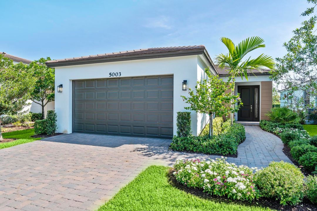 Active With Contract: $3,500 (3 beds, 2 baths, 1662 Square Feet)