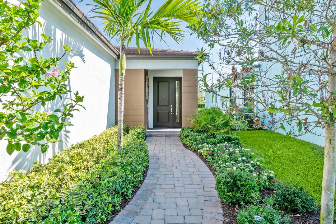 Active With Contract: $3,500 (3 beds, 2 baths, 1662 Square Feet)