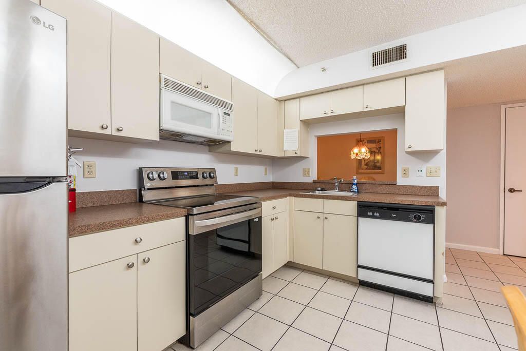 For Rent: $2,200 (2 beds, 2 baths, 1170 Square Feet)