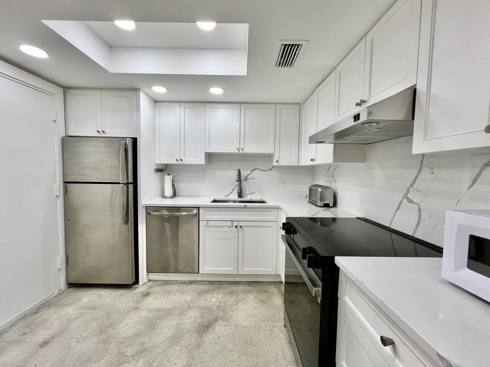 Active With Contract: $12,900 (2 beds, 2 baths, 1317 Square Feet)