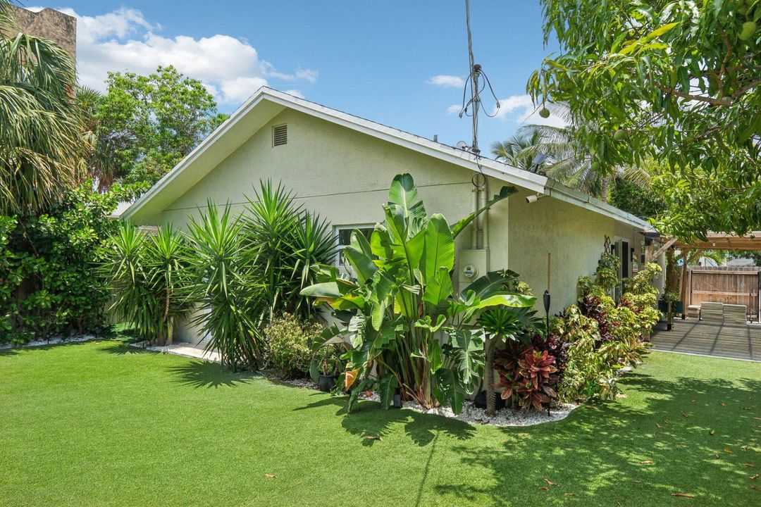 For Sale: $549,000 (3 beds, 2 baths, 1232 Square Feet)