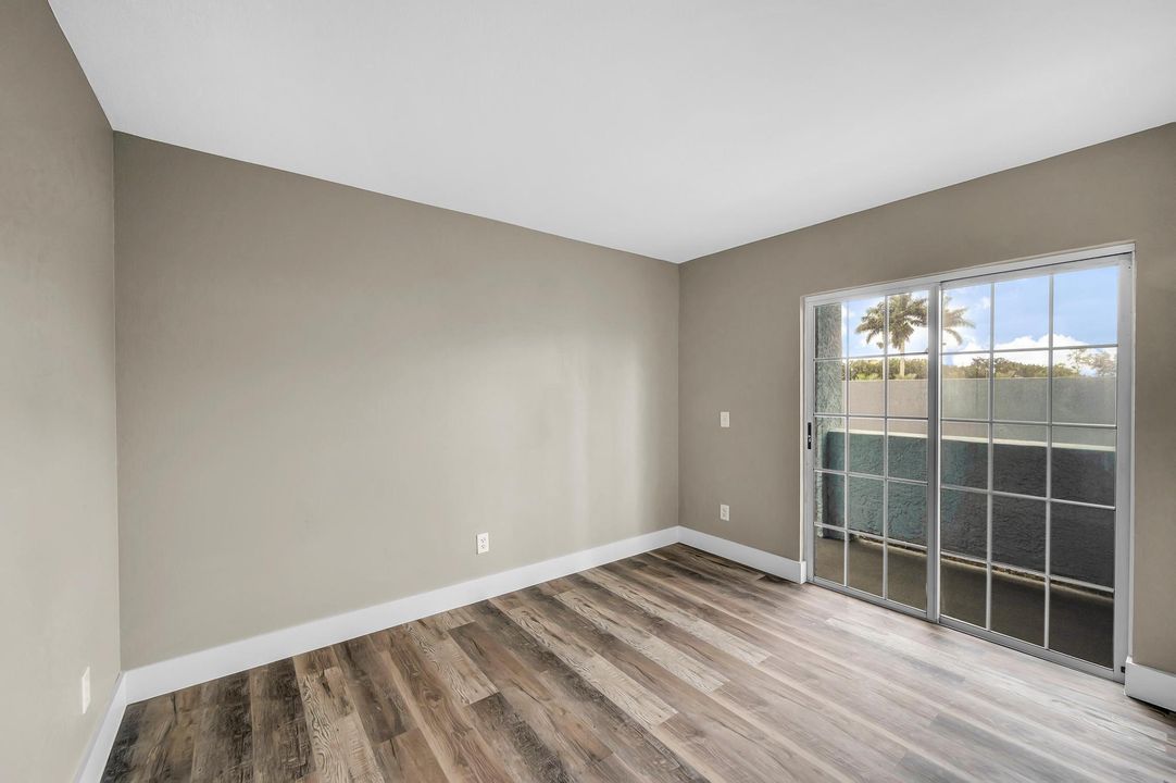 For Sale: $229,900 (2 beds, 2 baths, 874 Square Feet)