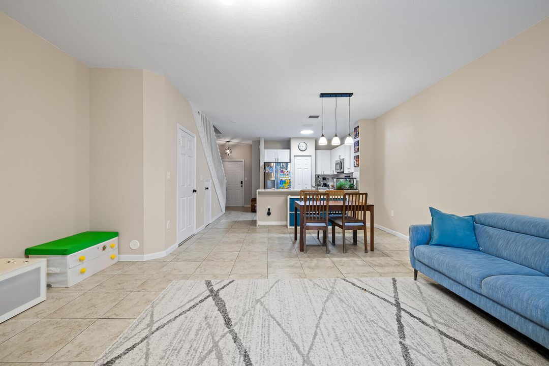 Active With Contract: $2,750 (3 beds, 2 baths, 1428 Square Feet)