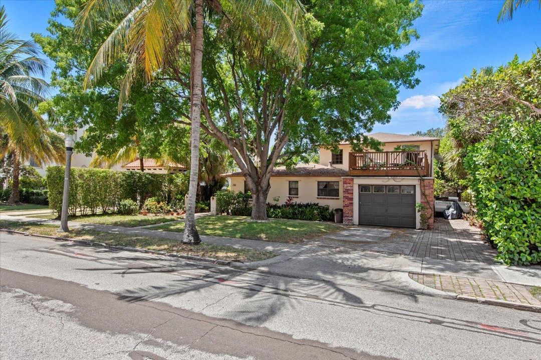 For Sale: $2,800,000 (4 beds, 3 baths, 3050 Square Feet)