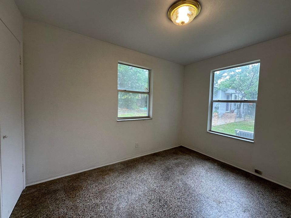 Active With Contract: $2,000 (2 beds, 1 baths, 600 Square Feet)
