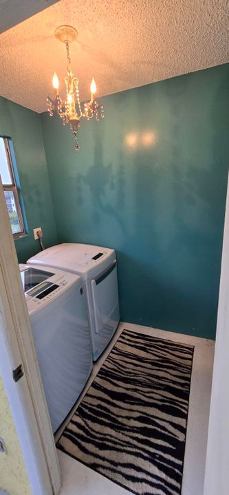 Active With Contract: $185,000 (1 beds, 1 baths, 756 Square Feet)
