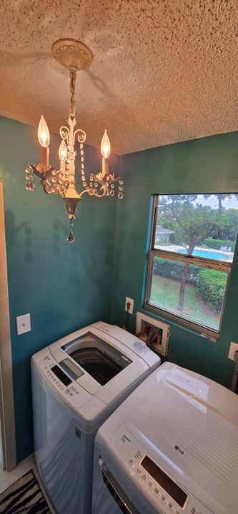 Active With Contract: $185,000 (1 beds, 1 baths, 756 Square Feet)