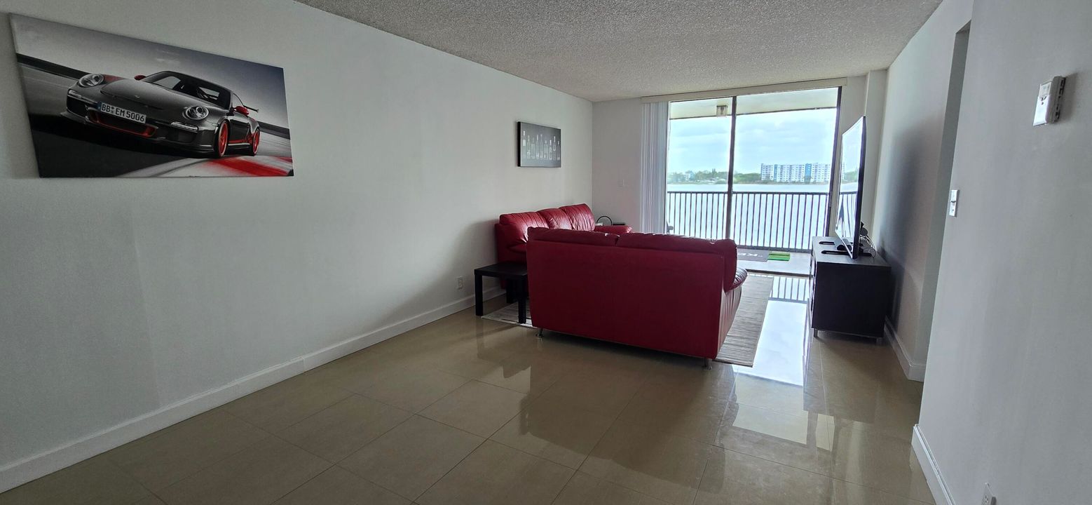 Active With Contract: $208,800 (2 beds, 2 baths, 1120 Square Feet)