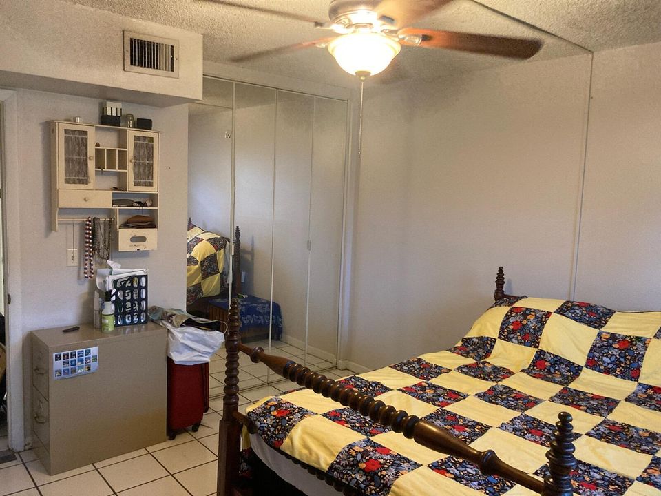 For Rent: $1,300 (1 beds, 1 baths, 696 Square Feet)