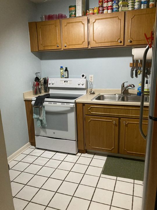 For Rent: $1,300 (1 beds, 1 baths, 696 Square Feet)