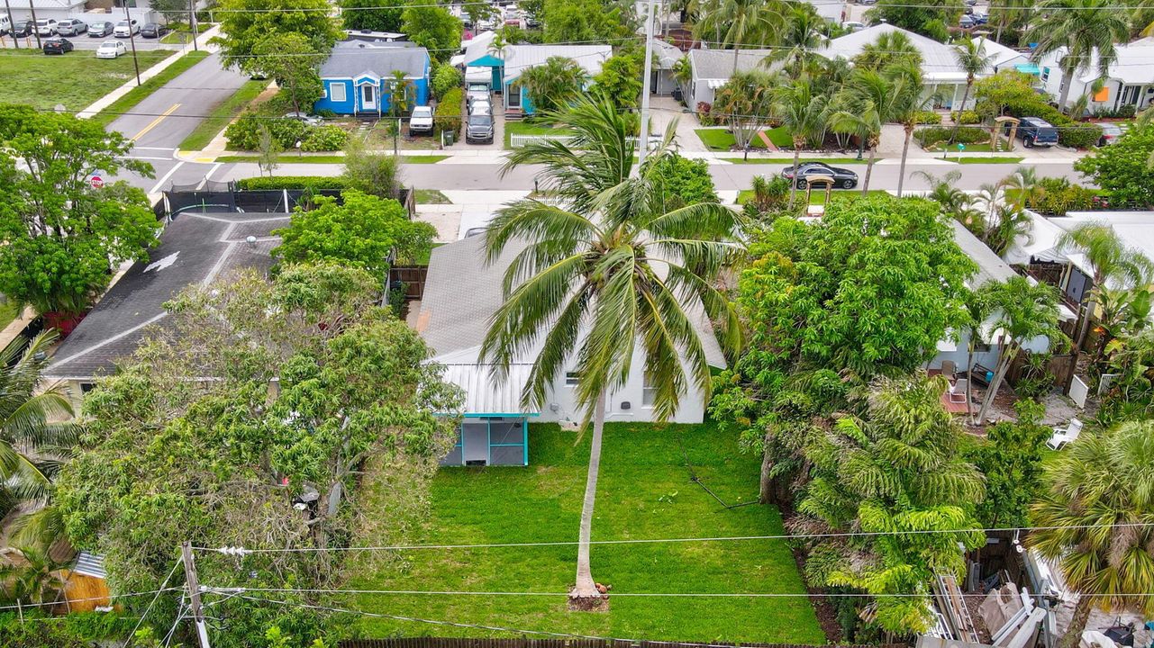 For Sale: $1,200,000 (3 beds, 2 baths, 1208 Square Feet)