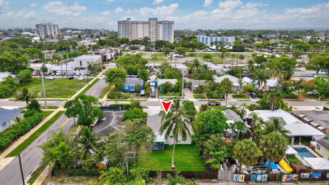 For Sale: $1,200,000 (3 beds, 2 baths, 1208 Square Feet)