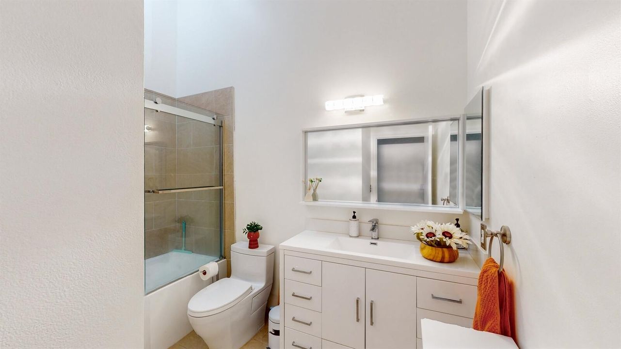 For Sale: $349,900 (2 beds, 2 baths, 1601 Square Feet)