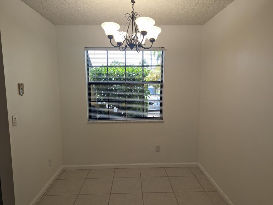 Active With Contract: $264,900 (2 beds, 2 baths, 1178 Square Feet)