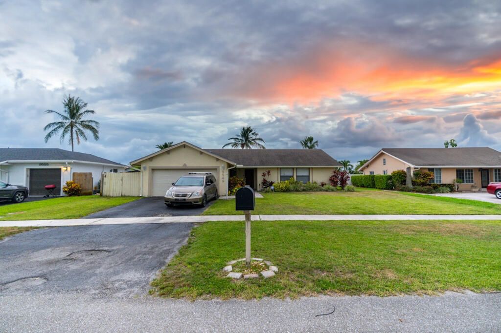 For Sale: $650,000 (4 beds, 2 baths, 1497 Square Feet)