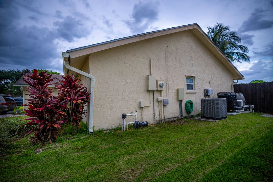 For Sale: $650,000 (4 beds, 2 baths, 1497 Square Feet)