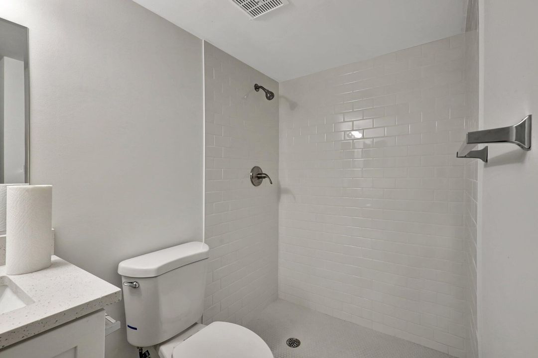 For Sale: $165,000 (2 beds, 2 baths, 925 Square Feet)