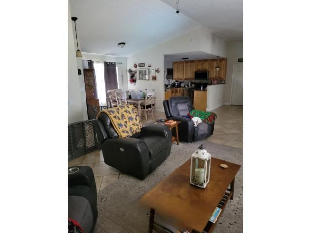 For Sale: $342,500 (3 beds, 2 baths, 1657 Square Feet)