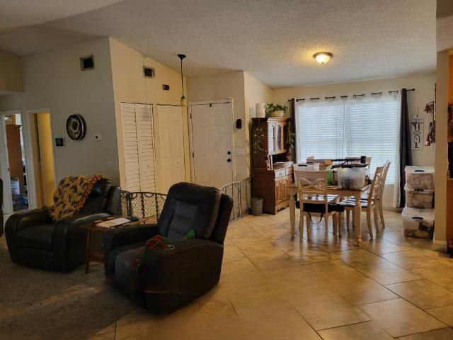 For Sale: $342,500 (3 beds, 2 baths, 1657 Square Feet)