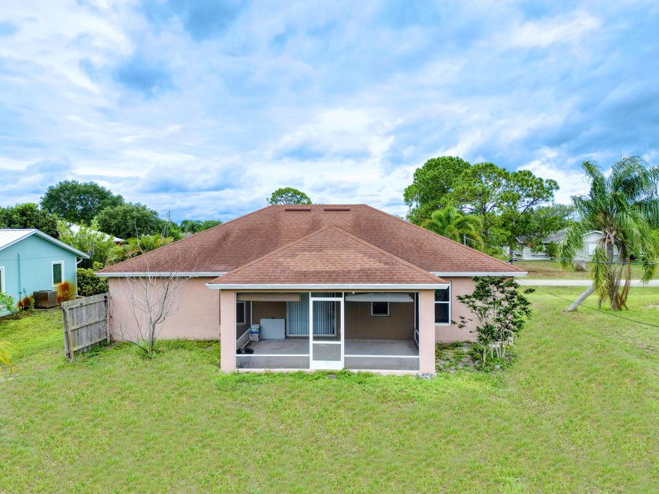 For Sale: $379,999 (3 beds, 2 baths, 1240 Square Feet)