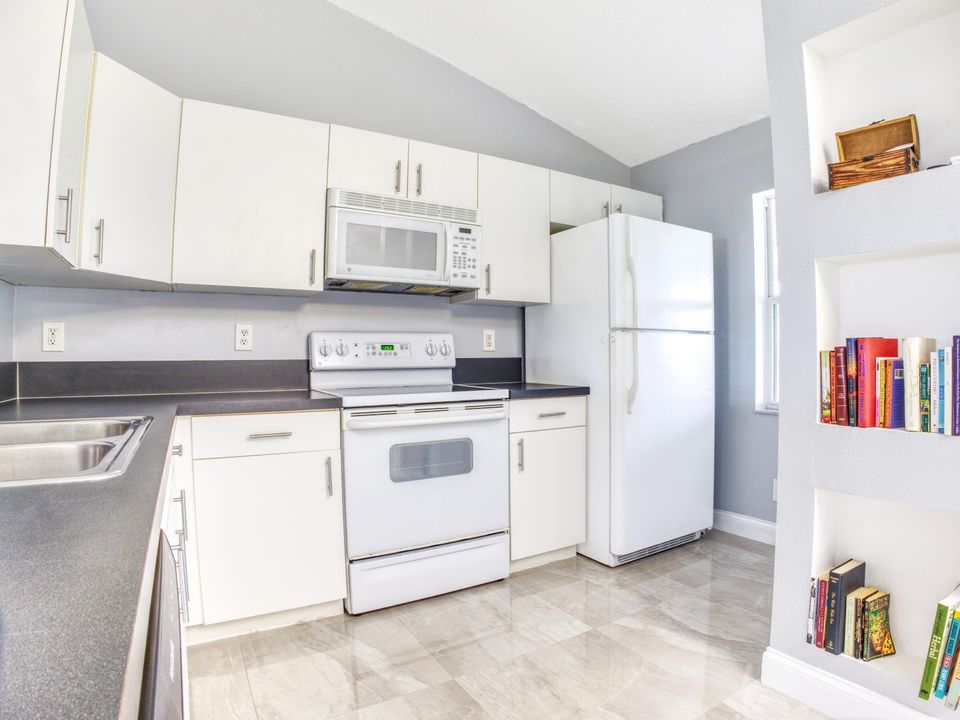 For Sale: $379,999 (3 beds, 2 baths, 1240 Square Feet)