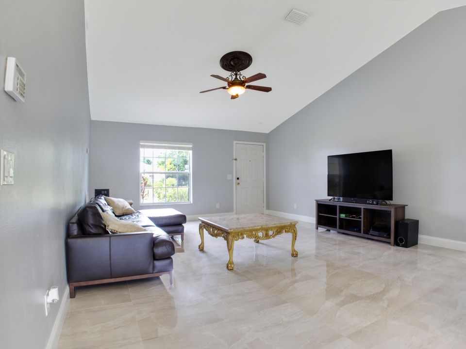 For Sale: $379,999 (3 beds, 2 baths, 1240 Square Feet)