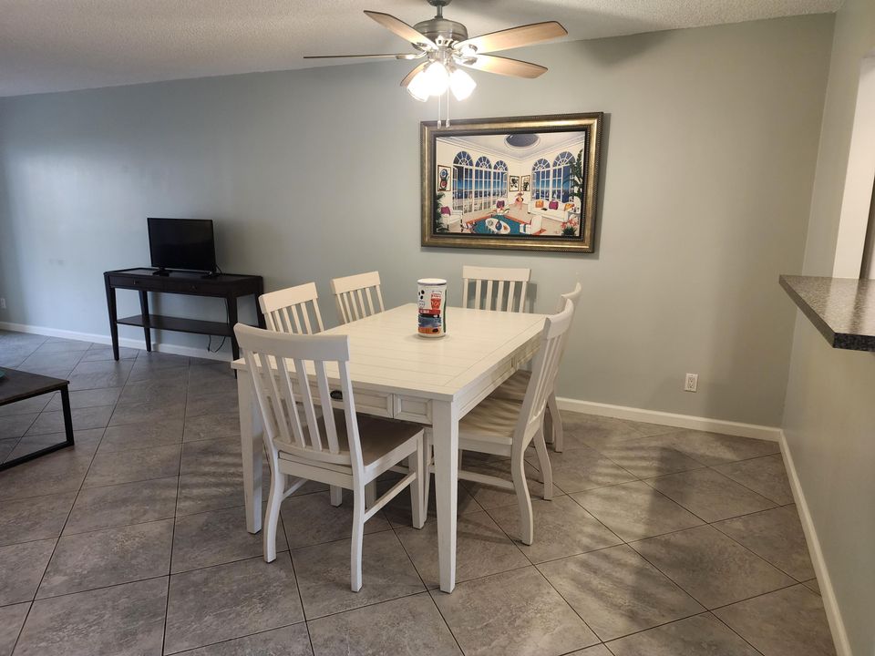 For Sale: $319,000 (2 beds, 2 baths, 1054 Square Feet)