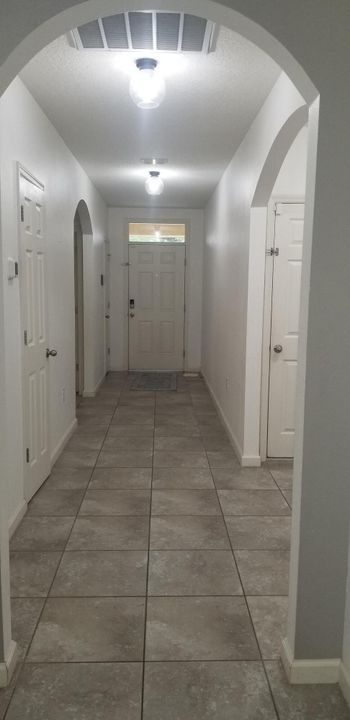 For Rent: $2,900 (4 beds, 2 baths, 1955 Square Feet)