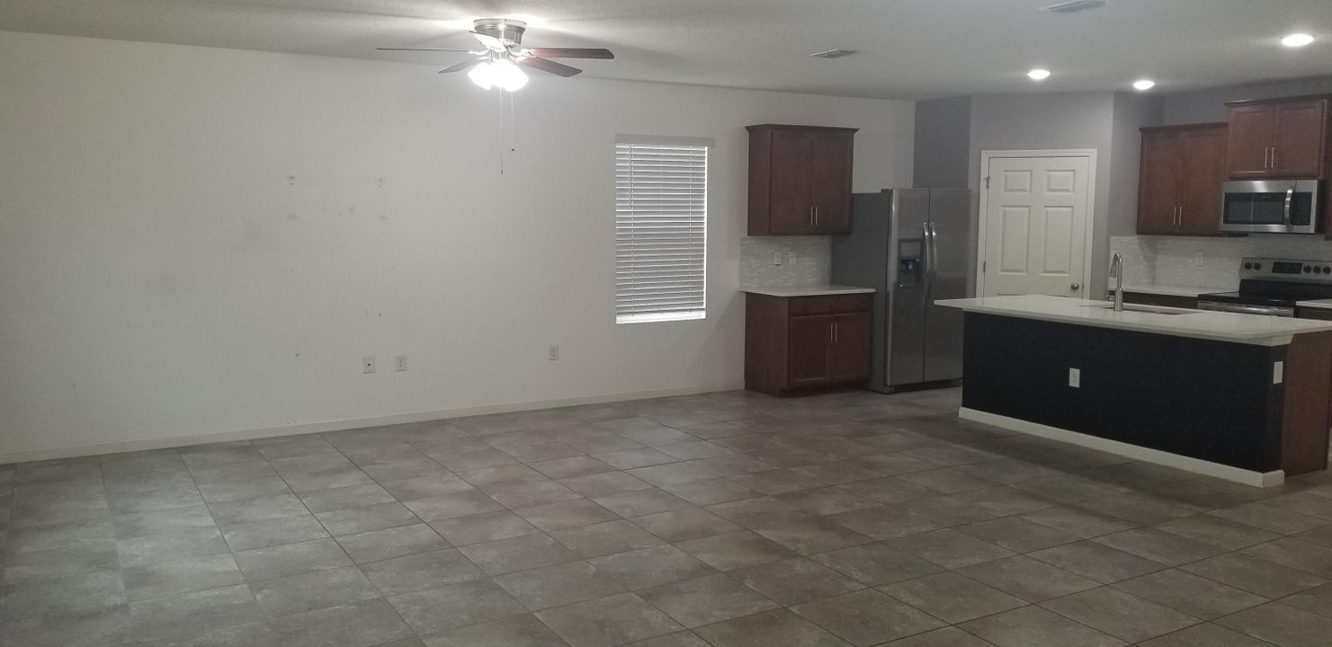 For Rent: $2,900 (4 beds, 2 baths, 1955 Square Feet)