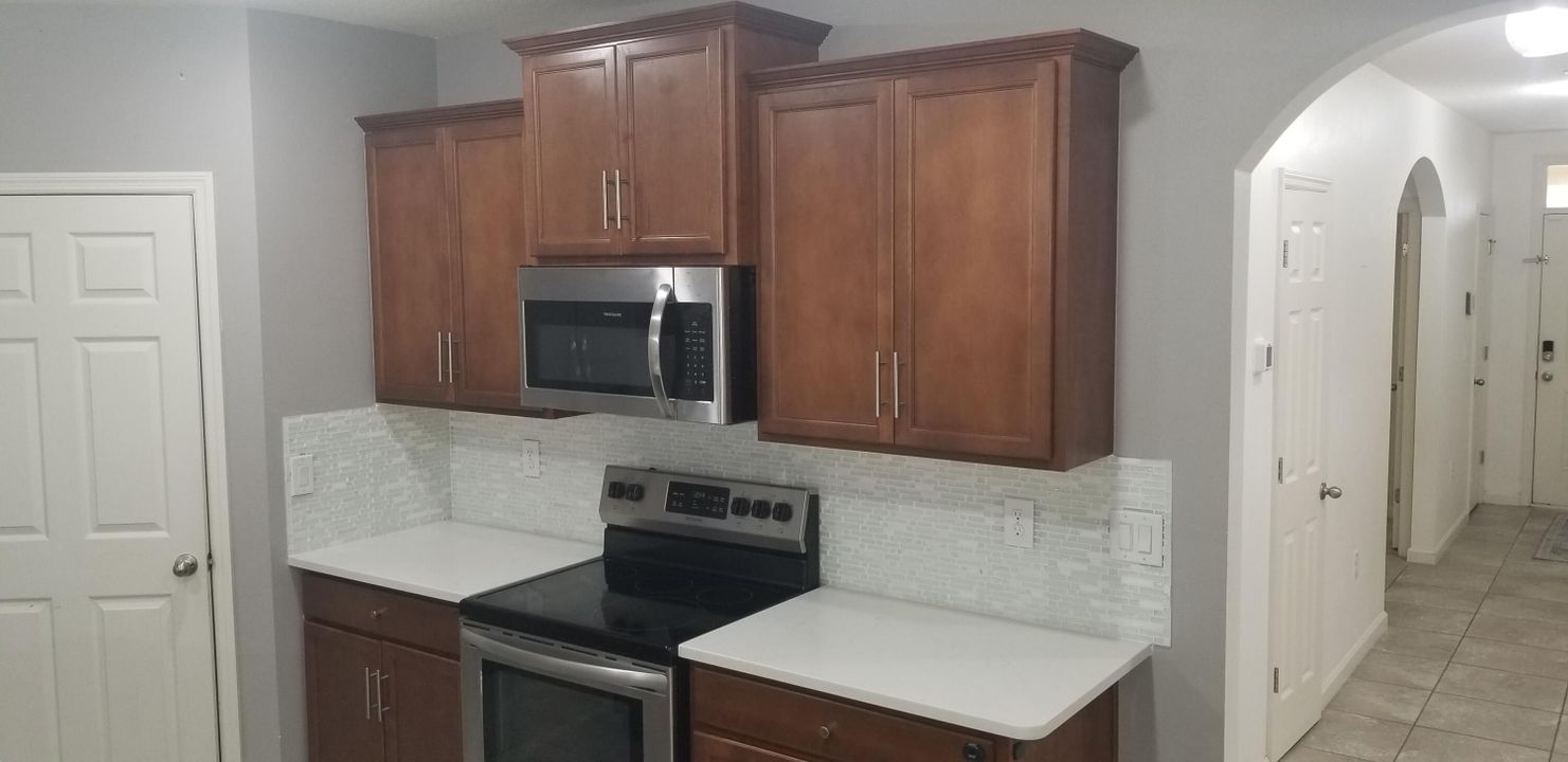 For Rent: $2,900 (4 beds, 2 baths, 1955 Square Feet)