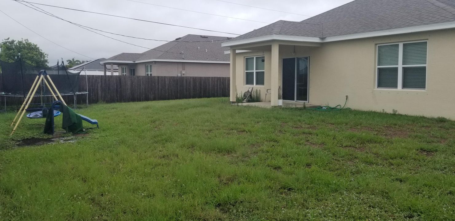 For Rent: $2,900 (4 beds, 2 baths, 1955 Square Feet)