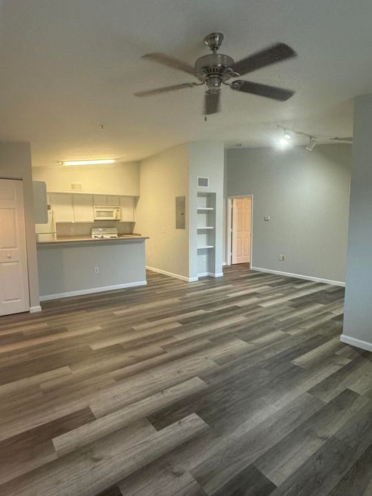 For Rent: $1,475 (1 beds, 1 baths, 868 Square Feet)