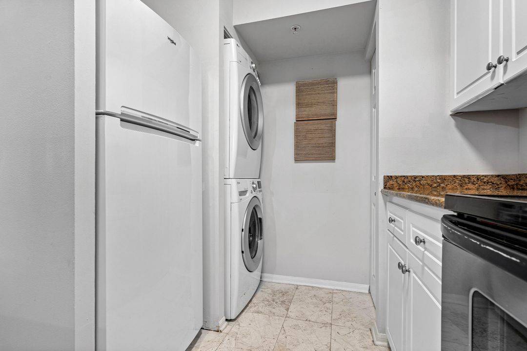 For Sale: $425,000 (2 beds, 2 baths, 1030 Square Feet)