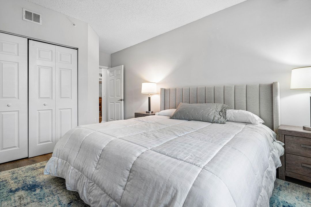 For Sale: $425,000 (2 beds, 2 baths, 1030 Square Feet)