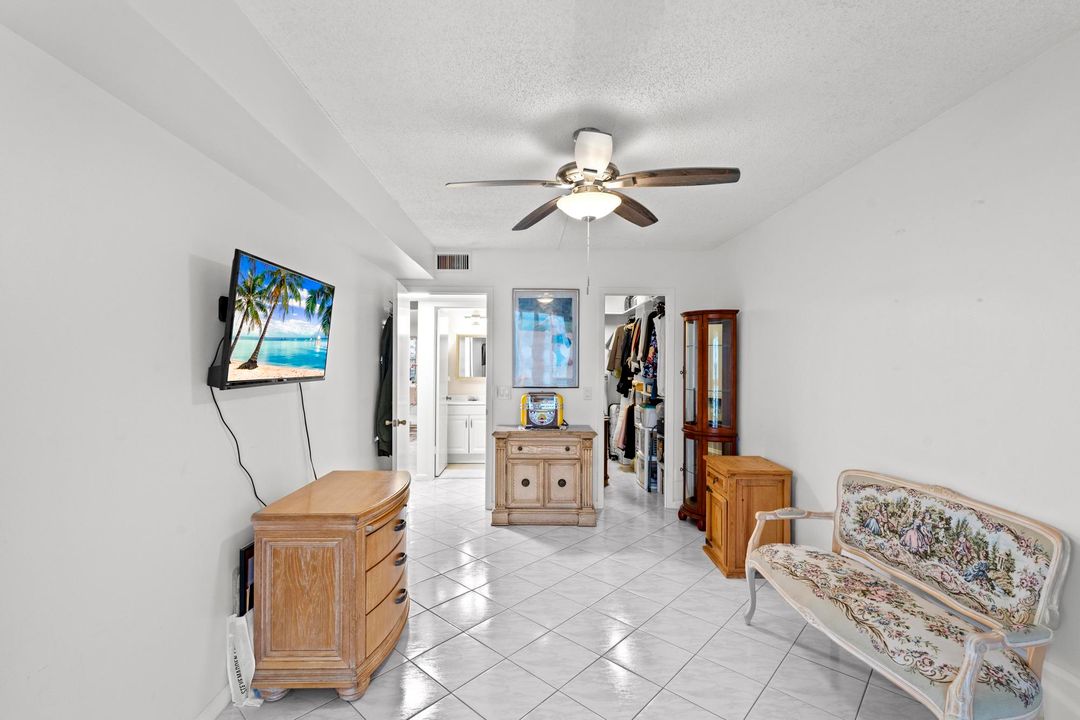 For Sale: $210,000 (2 beds, 1 baths, 1008 Square Feet)